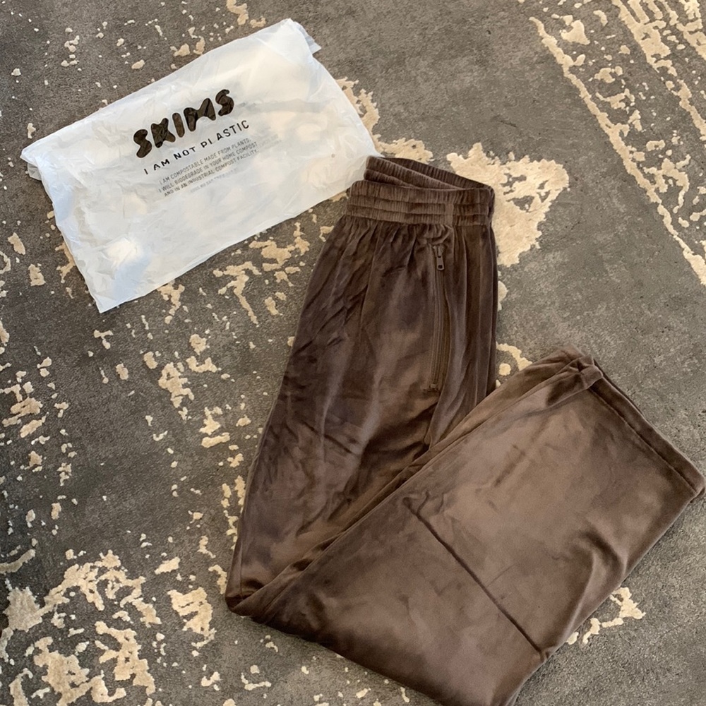 SKIMS VELOUR TRACK PANT IN AMETHYST (SIZE SMALL)